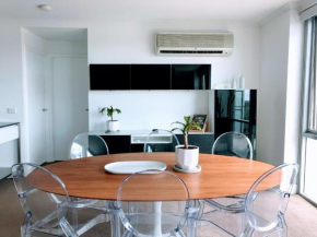 Staying Places - The Avenue, Canberra